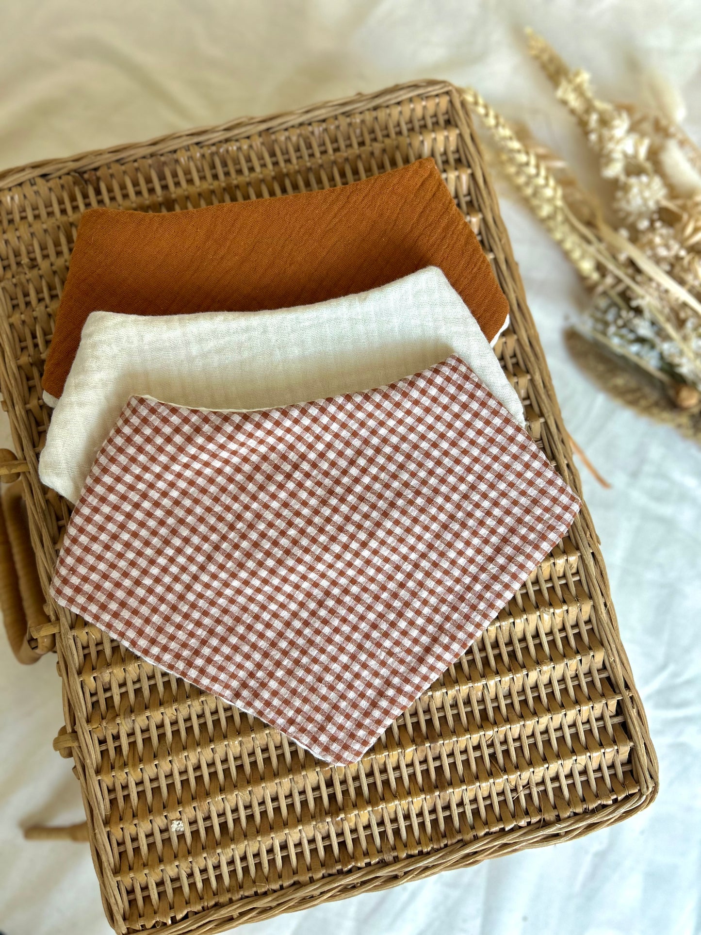 Les trios de bavoirs bandanas - doux et stylés
